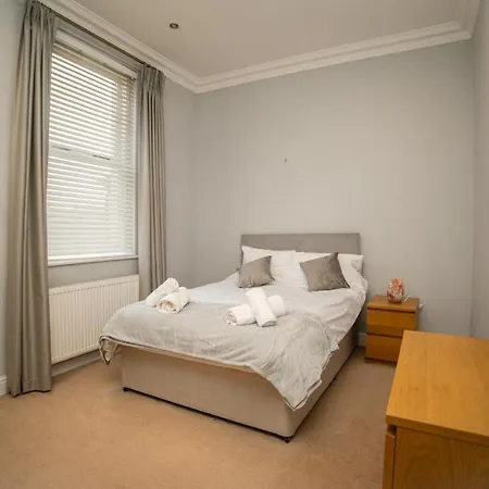 شقة Central 4 Bed *