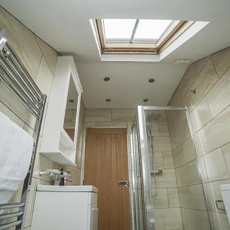 Central 4 Bed *