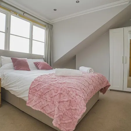 شقة Central 4 Bed *