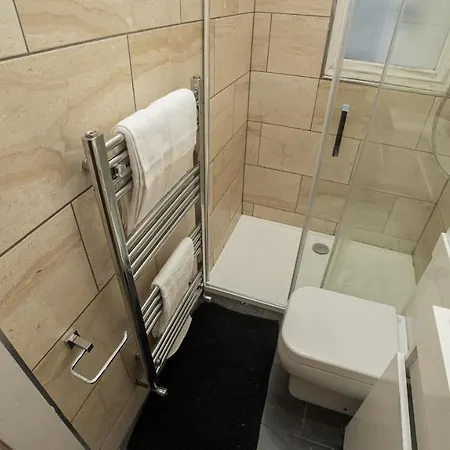 Central 4 Bed *