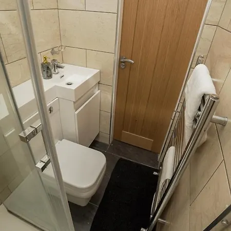 شقة Central 4 Bed ليدز