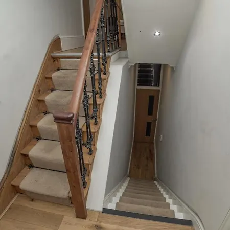 شقة Central 4 Bed *